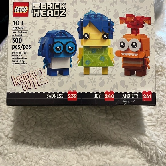 Lego Inside Out 2 Brick Headz 40749 NEW Joy Sadness Anxiety - Picture 3 of 9